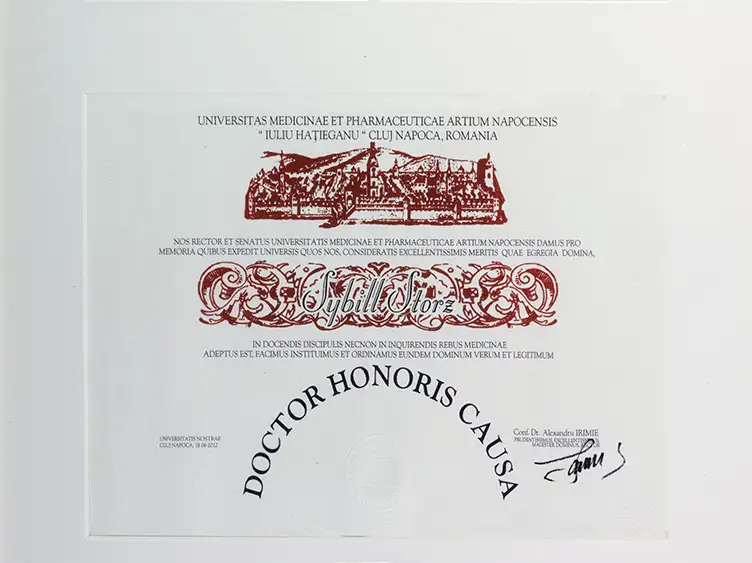 Sybill Storz receives an honorary doctorate from the medical school of Cluj-Napoca, Romania.