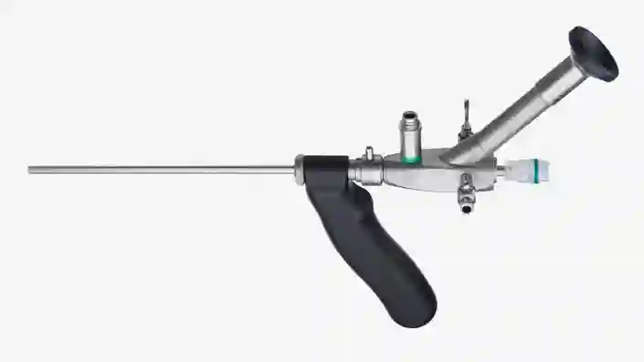 Rigid endoscope medical instrument with handle and eyepiece.