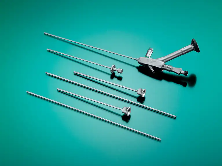 Expansion of the CLICKLINE instrument line by single-use scissors.