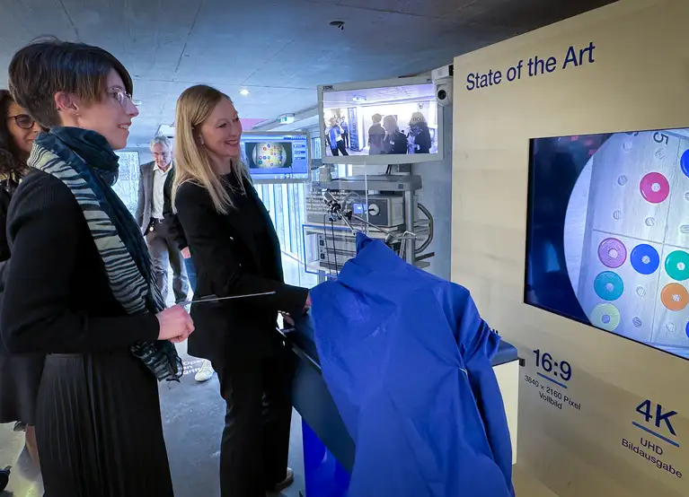 Die OR1-Sonderausstellung im TUTORAMA , drei Besucher am verkaufsoffenen Sonntag in Tuttlingen