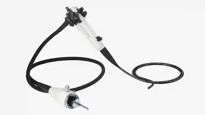 Endoscope médical noir et blanc posé sur fond blanc pour examens internes.