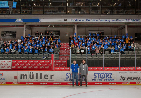 Beim „Schools Day“ bekamen rund 400 Schülerinnen und Schüler spannende Einblicke ins Eishockey und in die Medizintechnik.