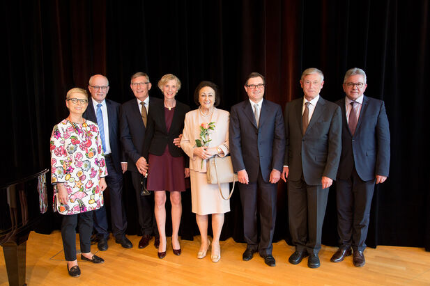 Dr. h. c. mult. Sybill Storz and Karl-Christian Storz with the former German President Prof. Horst Köhler, CDU/CSU party whip Volker Kauder and his wife, State Attorney General Guido Wolf, and Mayor Michael Beck and his wife.
