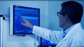 Maximum flexibility: Control of medical devices, image sources and clinical data through a touch screen. 